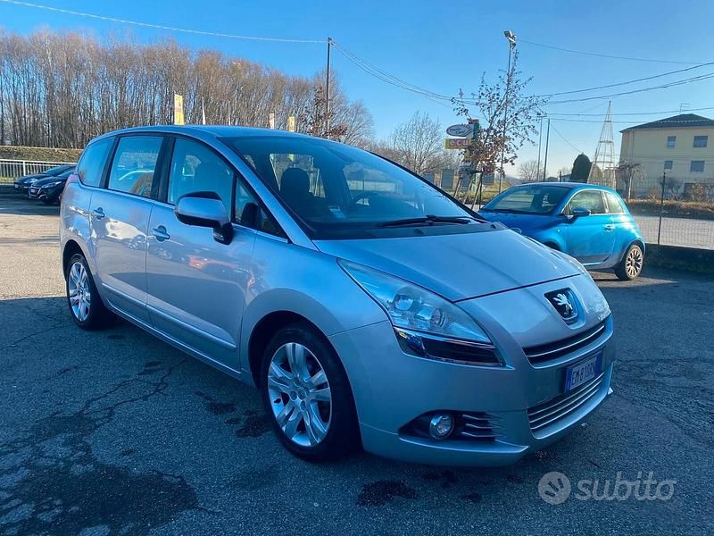 Usata Peugeot 5008 Active 112 CV (82 kW) 2012 Grigio Monovolume