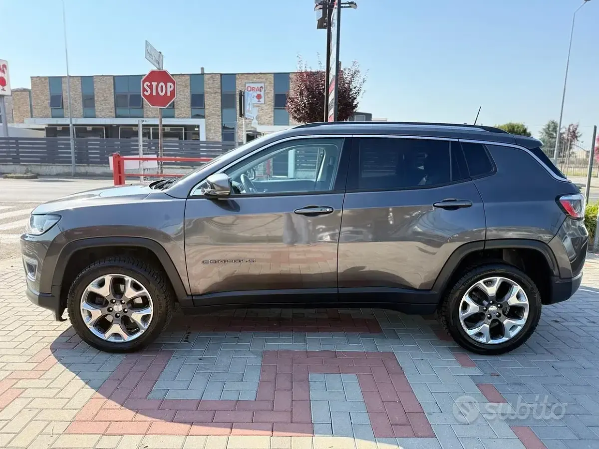Usata Jeep Compass Limited 140 CV (102 kW) 2020 Grigio SUV