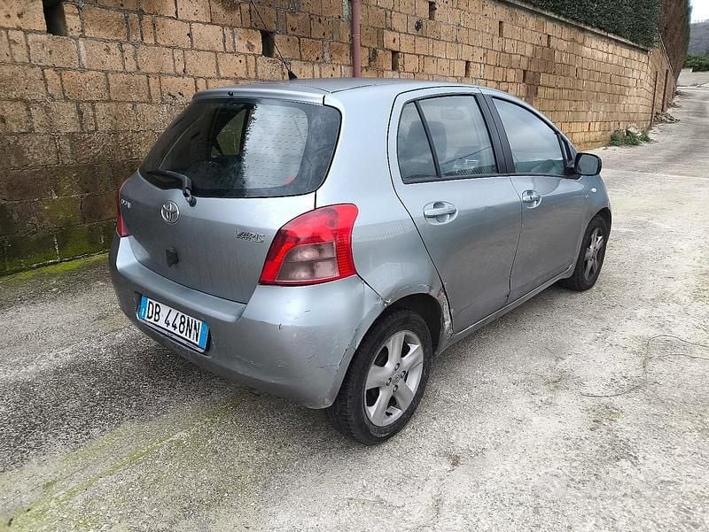 Usata Toyota Yaris 90 CV (66 kW) 2006 Berlina