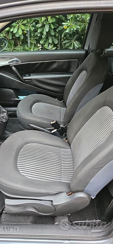 Usata Lancia Ypsilon 60 CV (44 kW) 2004 Utilitaria