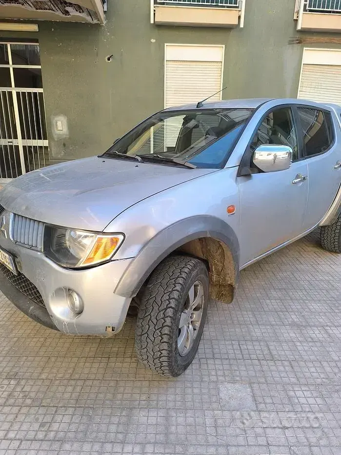 Usata Mitsubishi L200 136 CV (100 kW) 2007 Grigio Pick-up