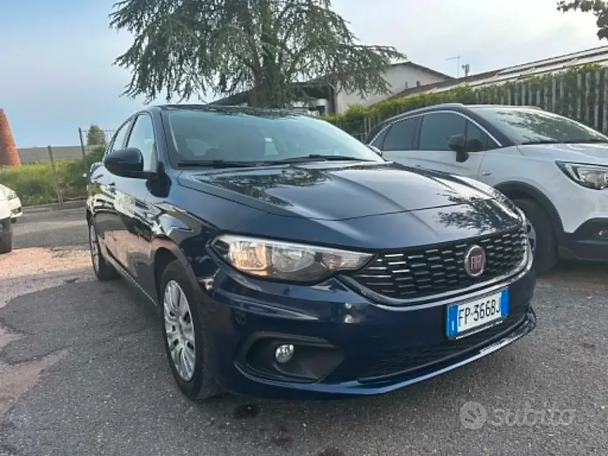 Gebraucht Fiat Tipo Lounge 95 PS (69 kW) 2018 Blau Limousine