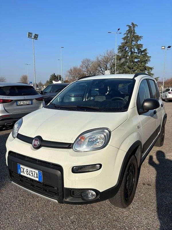Bianco Usata 2022 Fiat Panda 4x4 Wild Due volumi | 15.000 € (Buon prezzo) - Immagine 1/4