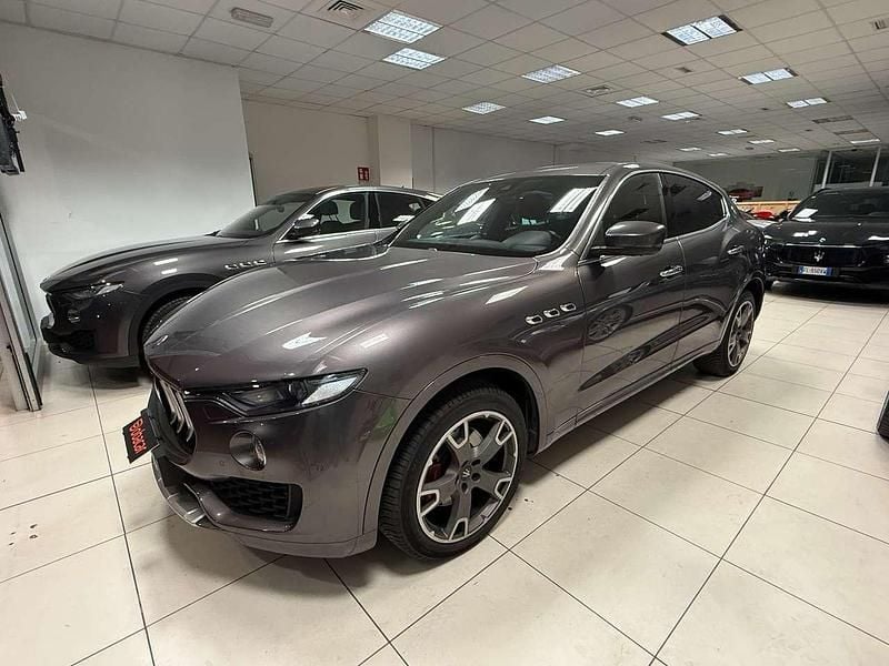 Usata Maserati Levante 275 CV (202 kW) 2017 Grigio SUV
