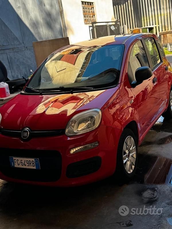 Rosso Usata 2016 Fiat Panda Tre volumi | 5800 € (Buon prezzo) - Immagine 1/4