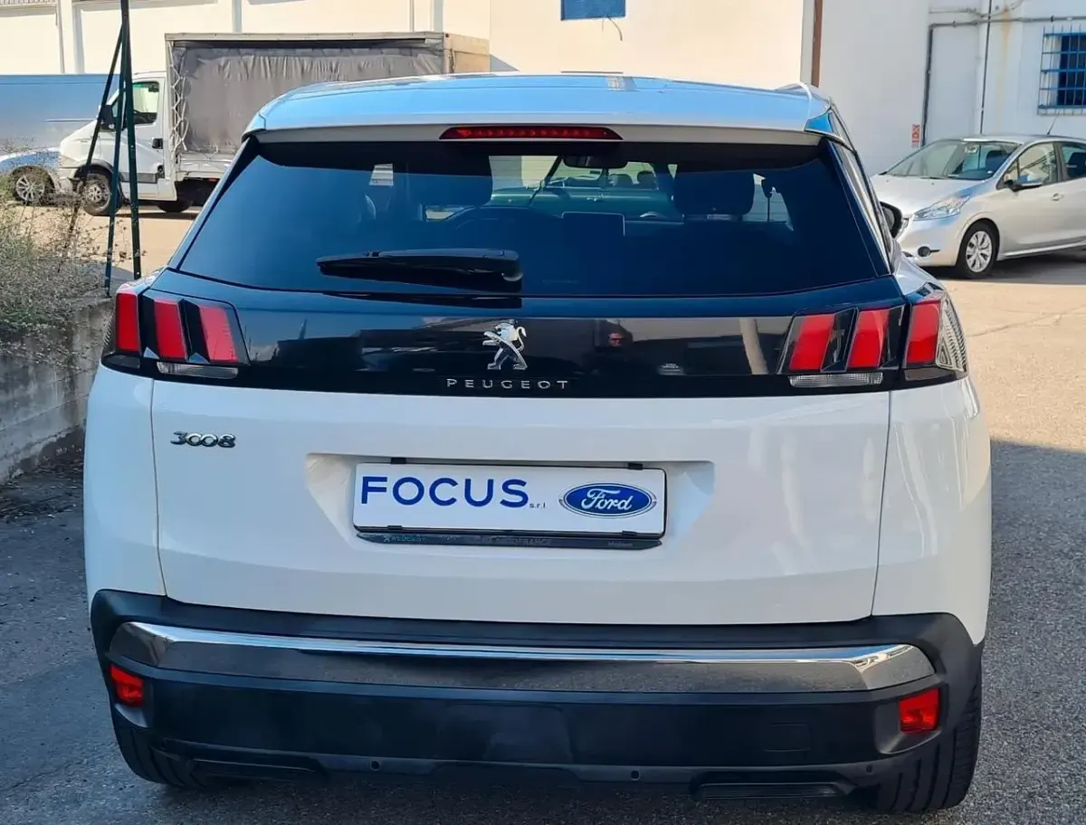 Usata Peugeot 3008 Active 130 CV (95 kW) 2018 Bianco SUV