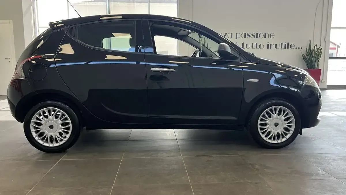 Usata Lancia Ypsilon Silver 69 CV (50 kW) 2018 Nero Utilitaria