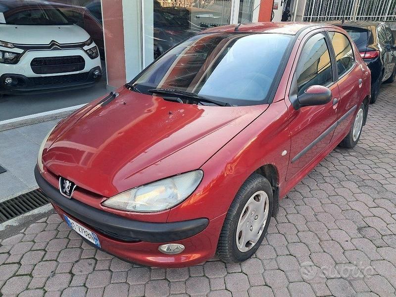 Usata Peugeot 206 68 CV (50 kW) 2002 Bordeaux Berlina