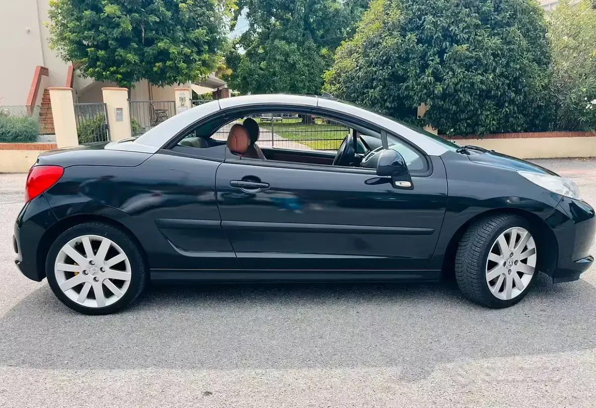 Usata Peugeot 207 CC 120 CV (88 kW) 2008 Nero Cabrio
