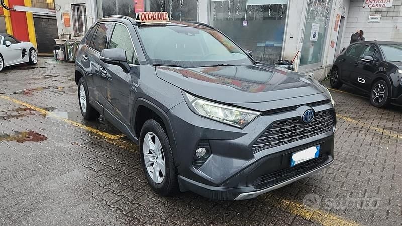 Usata Toyota RAV4 178 CV (130 kW) 2019 Grigio Station wagon