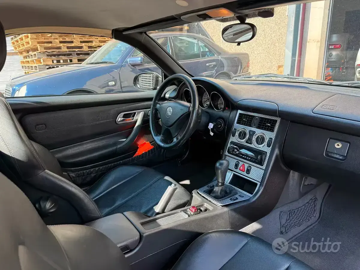 Usata Mercedes SLK200 163 CV (119 kW) 2001 Nero Cabrio