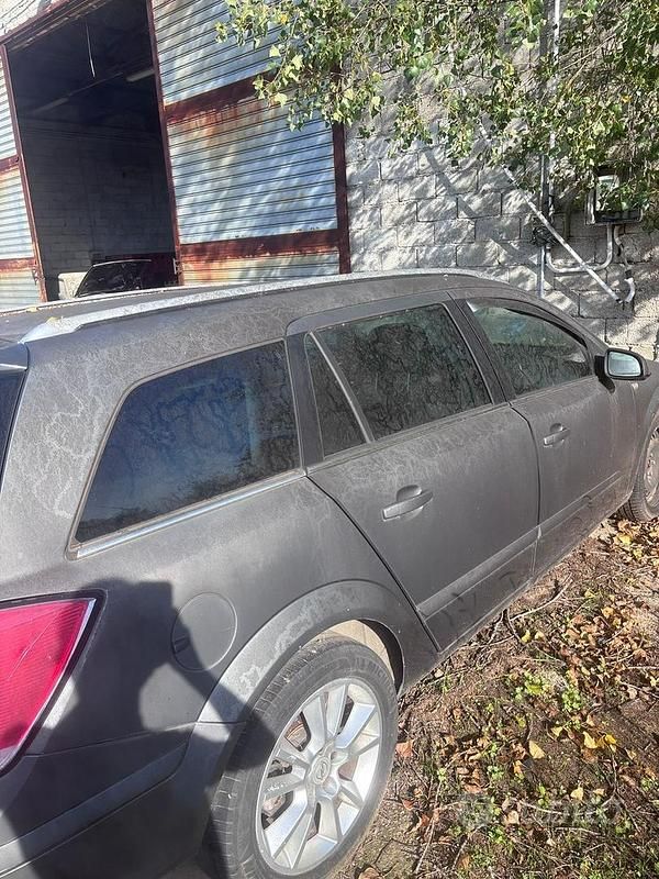 Usata 2009 Opel Astra Station wagon | 2300 € (Buon prezzo) - Immagine 1/4