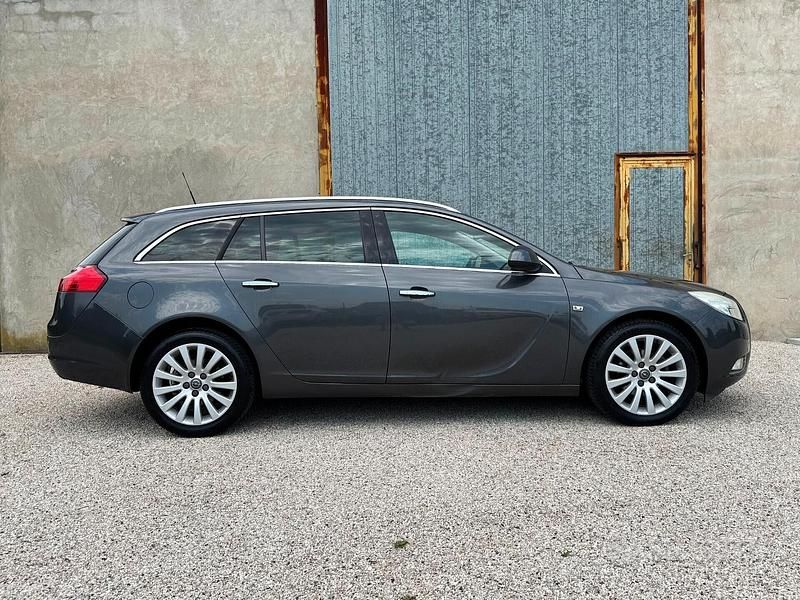 Grigio Usata 2010 Opel Insignia Station wagon | 3490 € (Ottimo prezzo) - Immagine 1/4
