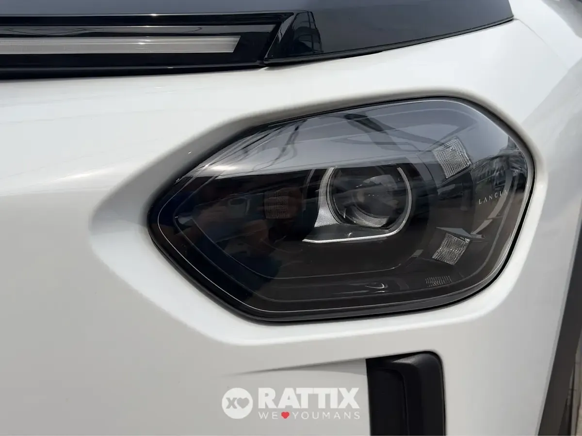 Usata Lancia Ypsilon 101 CV (74 kW) 2024 Bianco marmo Utilitaria