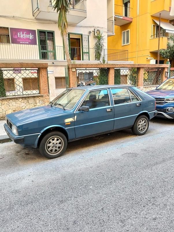 Usata Lancia Delta 78 CV (57 kW) 1985 Blu Utilitaria