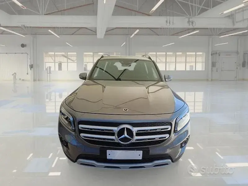 Usata Mercedes GLB200 Business 150 CV (110 kW) 2022 Grigio SUV