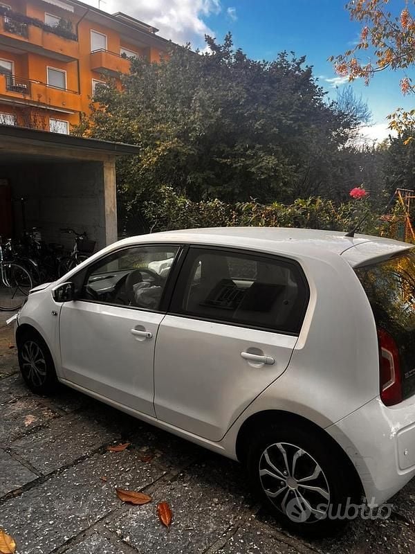 Usata VW up! Move 68 CV (50 kW) 2013 Bianco Utilitaria
