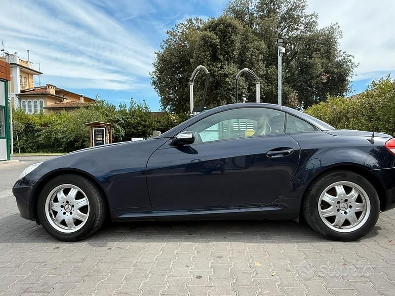 Usata Mercedes SLK200 163 CV (119 kW) 2006 Blu/azzurro Cabrio