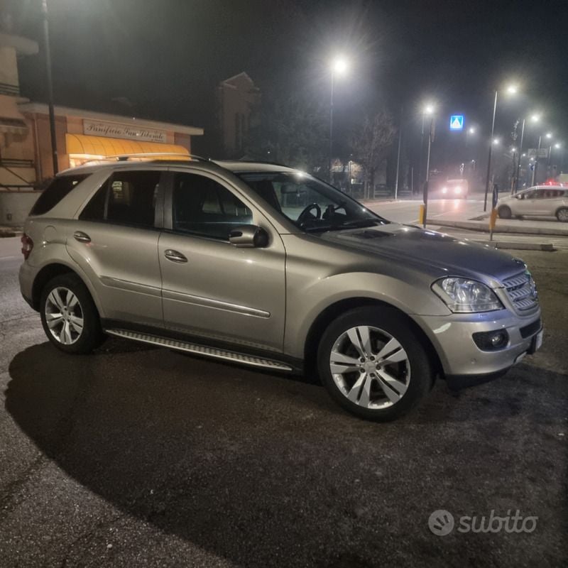 Usata Mercedes ML320 224 CV (164 kW) 2007 Grigio SUV