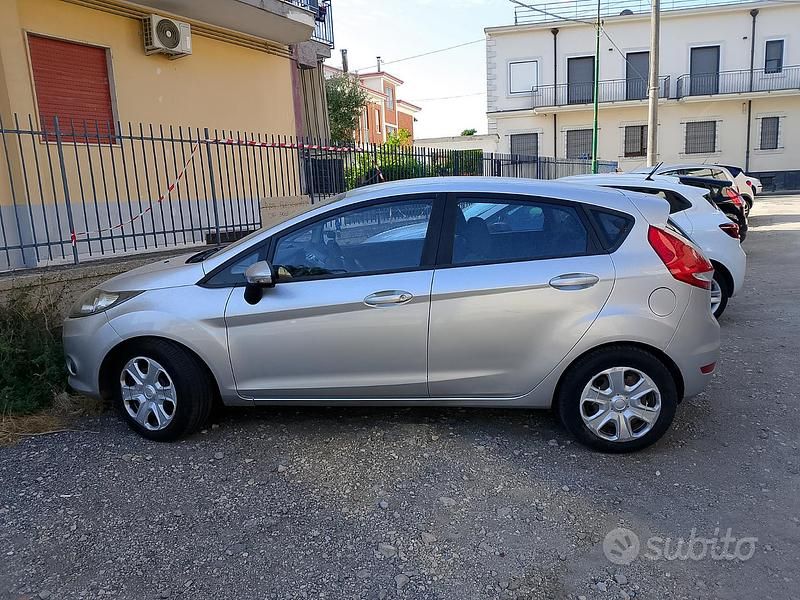 Usata 2008 Ford Fiesta Due volumi | 2700 € - Immagine 1/4