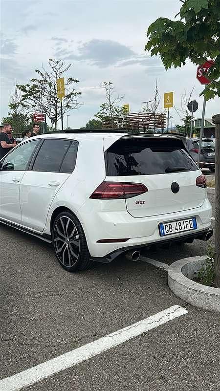 Usata 2019 VW Golf GTI Tre volumi | 23.500 € (Buon prezzo) - Immagine 1/3