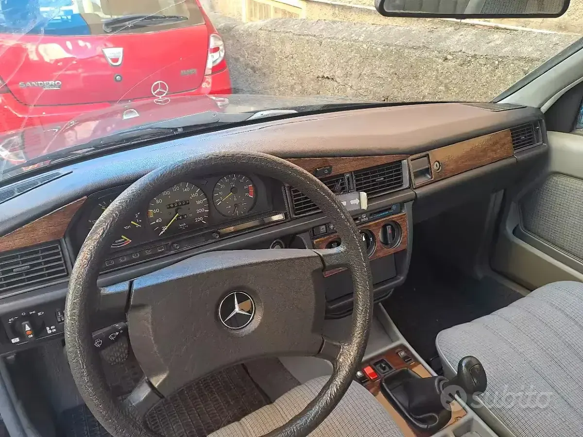 Usata Mercedes 190 122 CV (89 kW) 1987 Berlina
