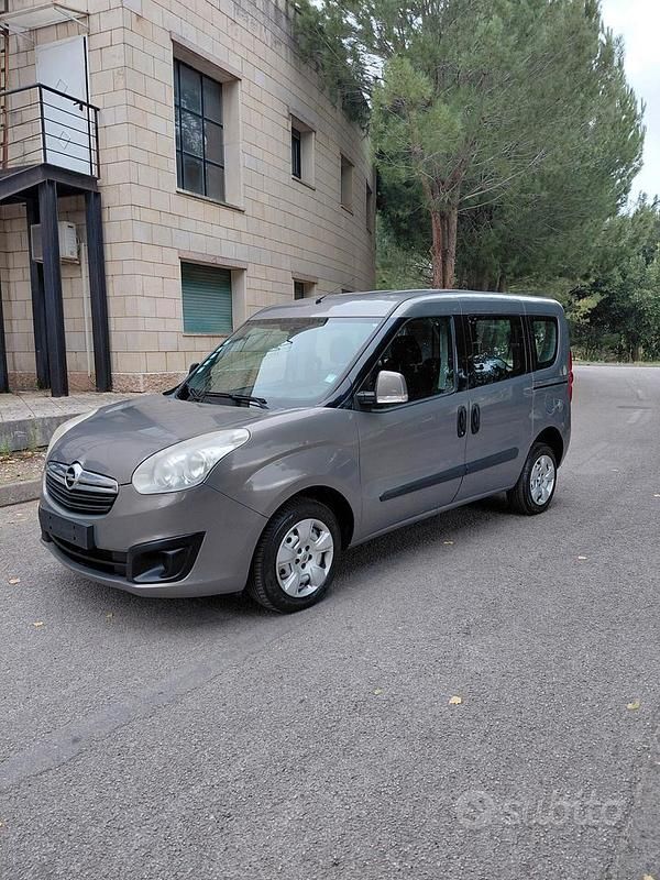 Usata Opel Combo 105 CV (77 kW) 2013 Grigio Monovolume