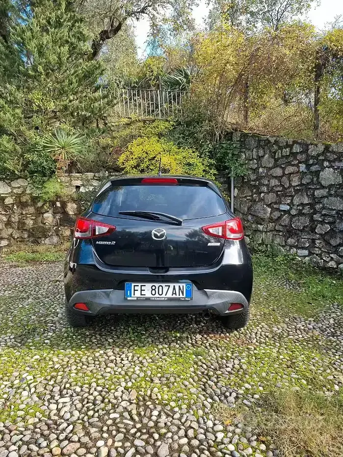 Usata Mazda 2 75 CV (55 kW) 2016 Nero Berlina