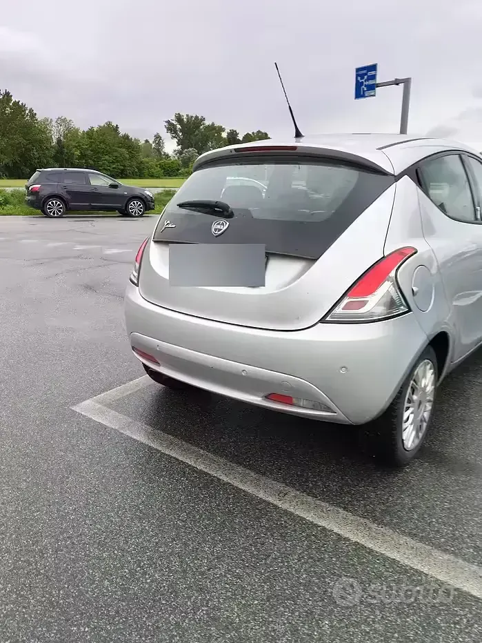 Usata Lancia Ypsilon 69 CV (50 kW) 2017 Grigio Utilitaria