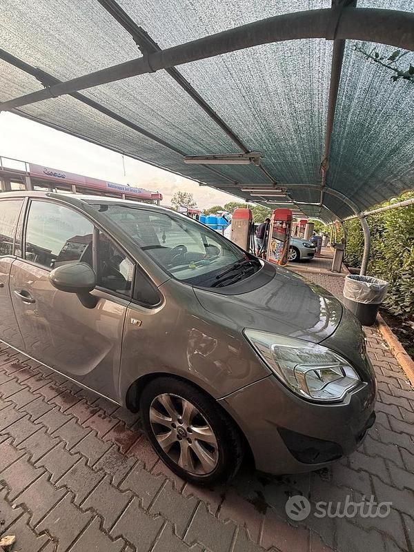 Usata Opel Meriva 120 CV (88 kW) 2011 Grigio Monovolume