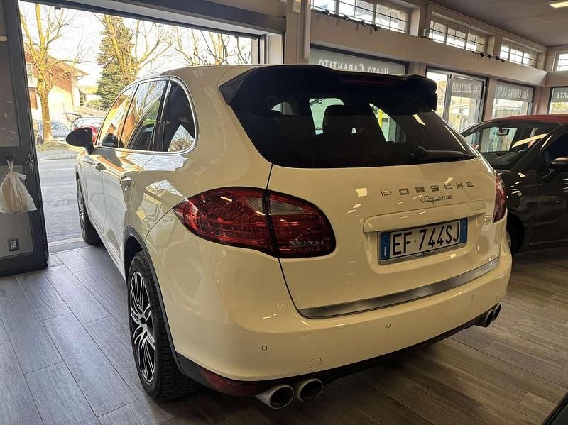 Usata Porsche Cayenne 239 CV (175 kW) 2011 Bianco SUV