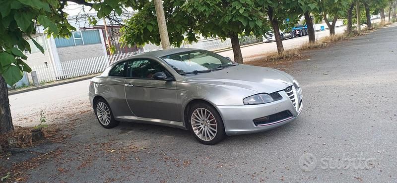 Usata Alfa Romeo GT 150 CV (110 kW) 2005 Grigio Coupé