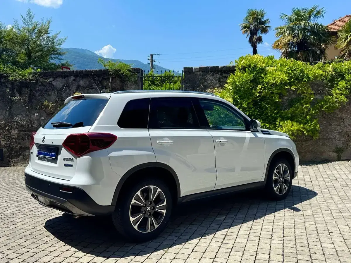 Usata Suzuki Vitara 129 CV (94 kW) 2023 Bianco SUV