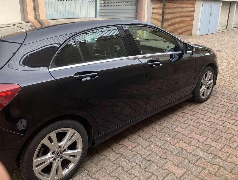 Usata Mercedes A180 109 CV (80 kW) 2017 Berlina