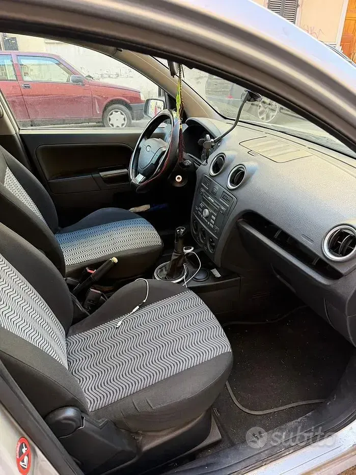 Usata Ford Fusion 80 CV (58 kW) 2007 Grigio Utilitaria
