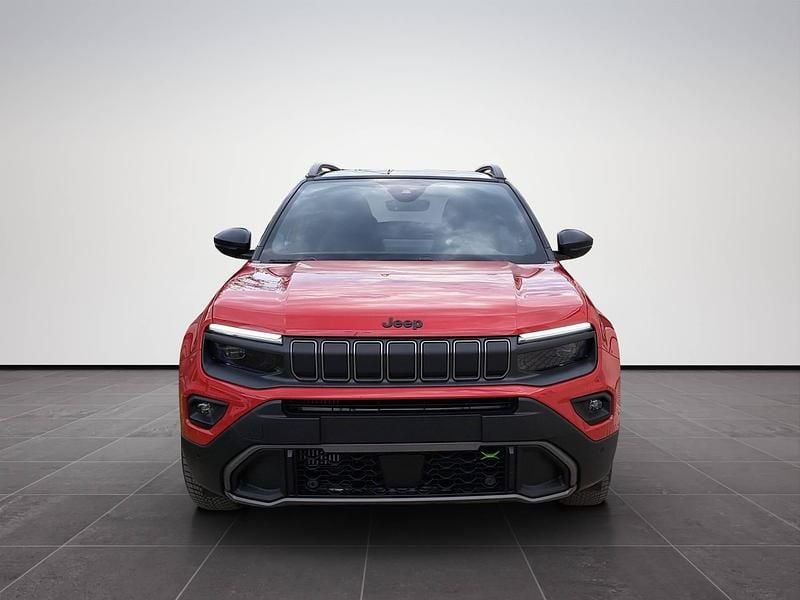 Nuova Jeep Avenger Overland 136 CV (100 kW) 2026 Ruby con tetto volcano SUV