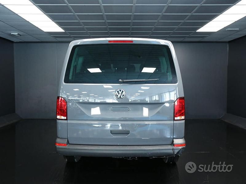 Usata VW Caravelle Trendline 110 CV (80 kW) 2022 Grigio Monovolume