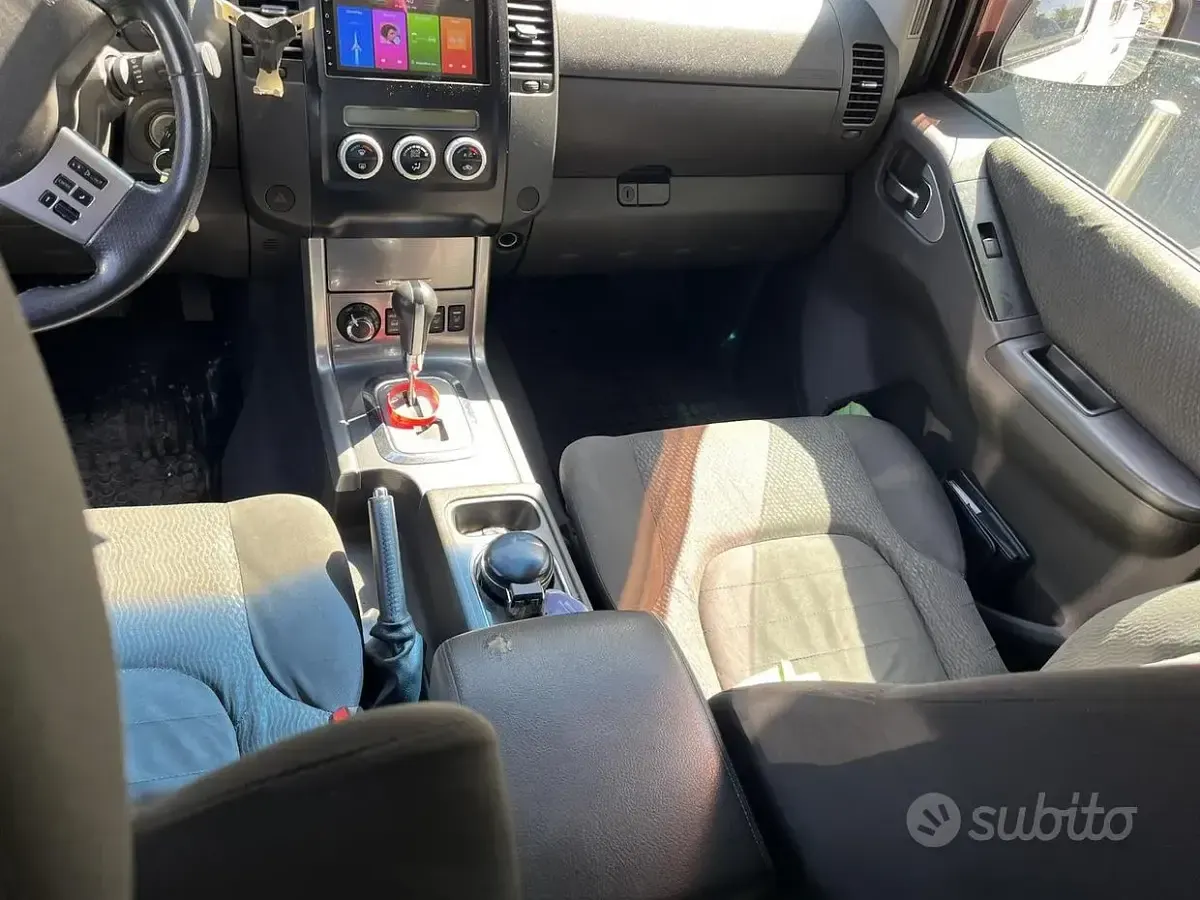 Usata Nissan Navara 190 CV (139 kW) 2011 Bianco Pick-up