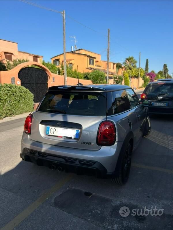 Usata Mini Cooper S 180 CV (132 kW) 2023 Grigio Utilitaria