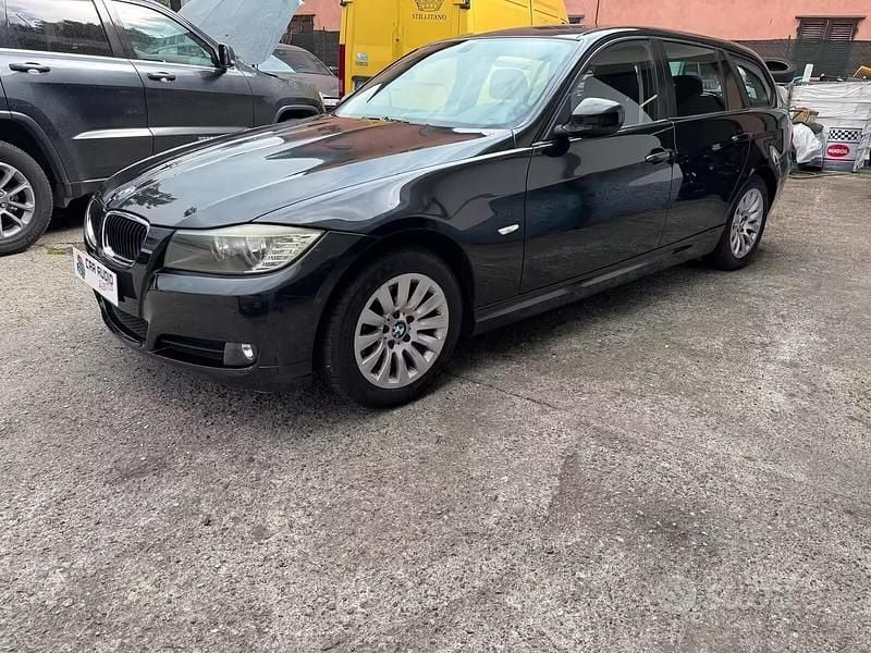 Usata BMW 318 142 CV (104 kW) 2009 Nero Station wagon