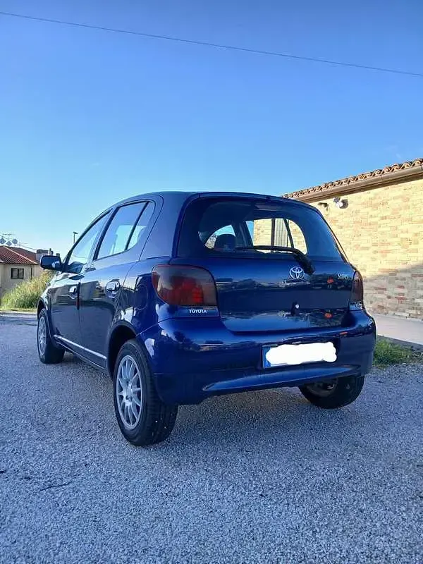 Usata Toyota Yaris 75 CV (55 kW) 2003 Blu/azzurro Utilitaria