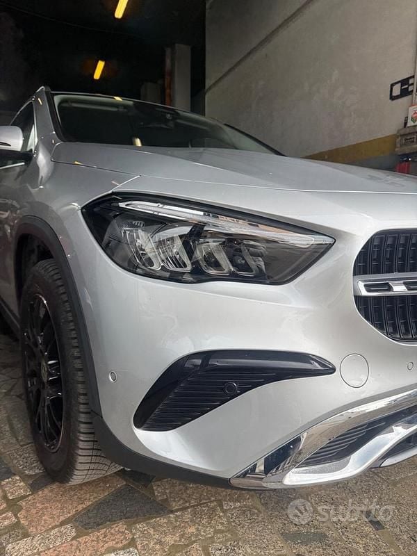 Usata Mercedes GLA200 Progressive 149 CV (109 kW) 2023 Grigio SUV