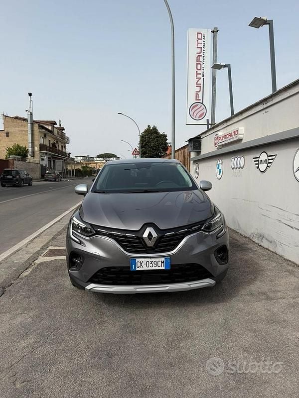 Usata Renault Captur Intens 101 CV (74 kW) 2022 Grigio SUV