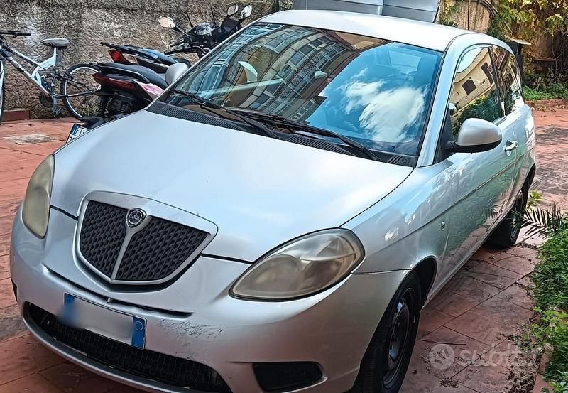 Usata Lancia Ypsilon 77 CV (56 kW) 2010 Grigio Utilitaria