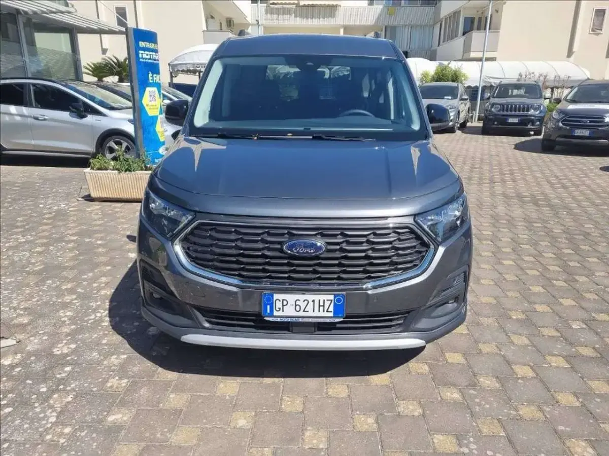 Usata Ford Tourneo Connect Active 122 CV (89 kW) 2023 Grigio metallizzato Monovolume