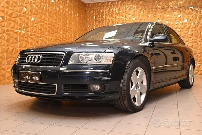 Blu imperiale/pelle tabacco Usata 2004 Audi A8 Exclusive Tre volumi | 10.900 € (Buon prezzo) - Immagine 1/4