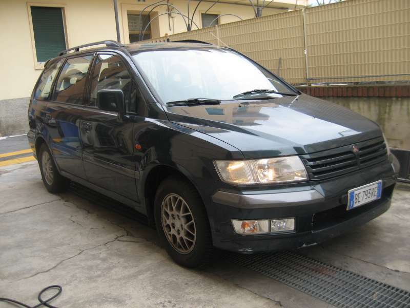 Mitsubishi Space Wagon 2.4 Benzina 150 CV (1999) a