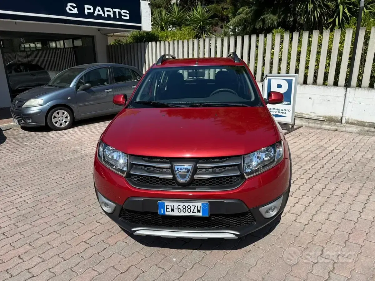 Usata Dacia Sandero Stepway 90 CV (66 kW) 2014 Rosso Berlina