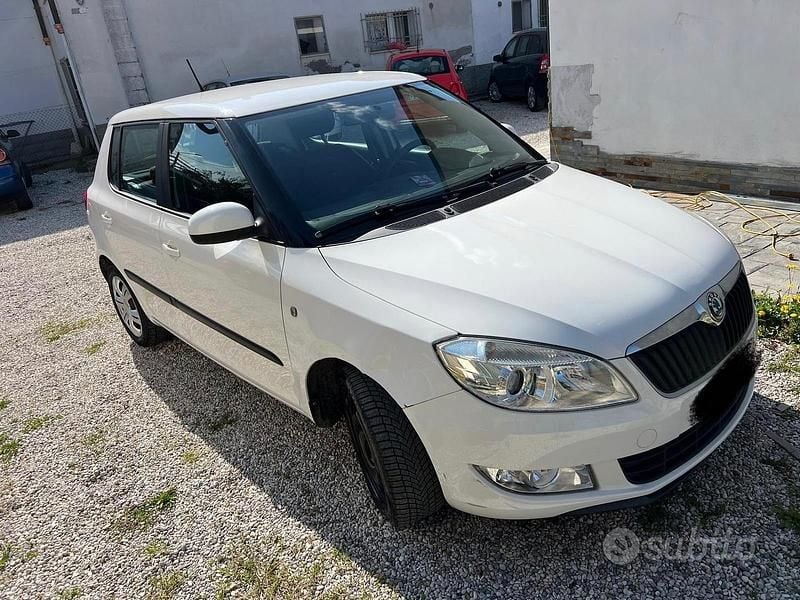 Usata Skoda Fabia Ambition 69 CV (50 kW) 2011 Bianco Berlina