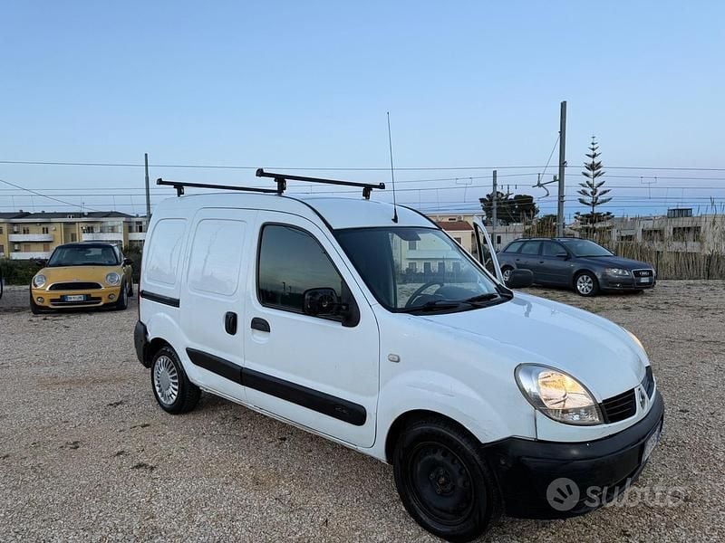 Usata Renault Kangoo 67 CV (49 kW) 2007 Bianco Monovolume